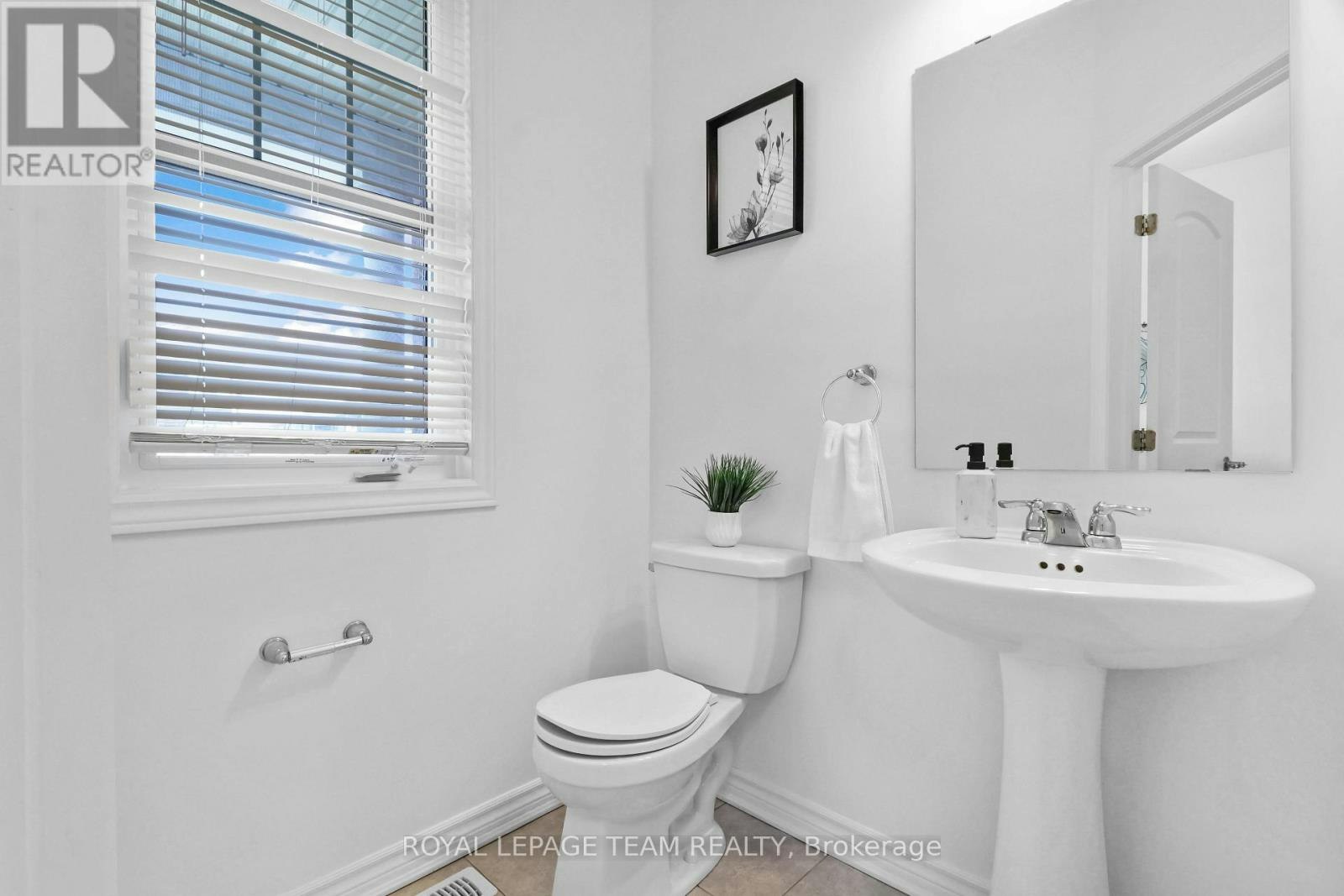 4852 Abbott Street E, Ottawa, ON, K2V 0J9 - 3