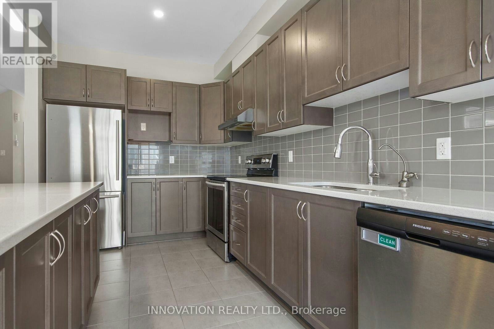210 Bandelier Way, Ottawa, ON, K2S 2J4 - 12