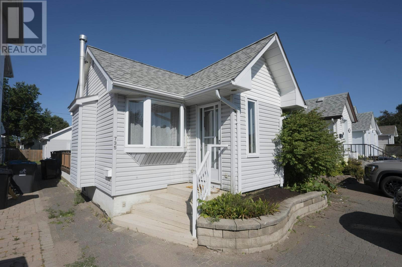 735 Ernestine Avenue, Thunder Bay, ON, P7E 1W9