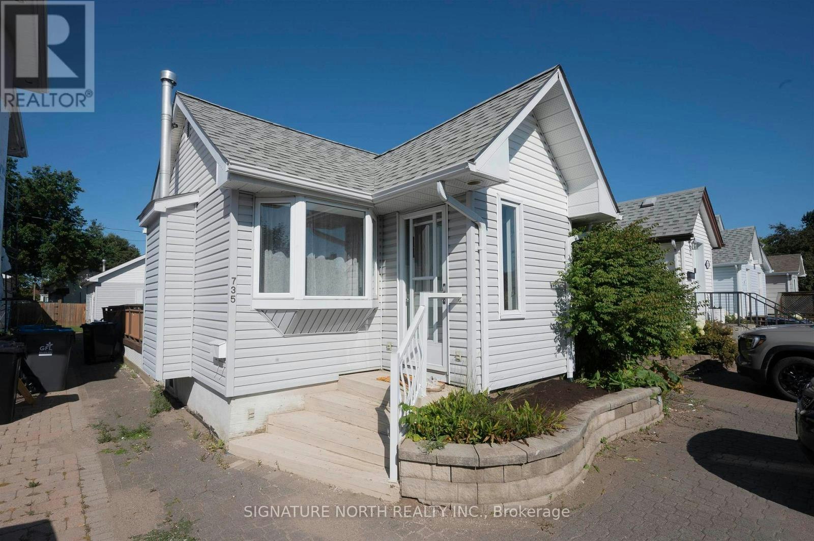 735 Ernestine Avenue, Thunder Bay, ON, P7E 1W9
