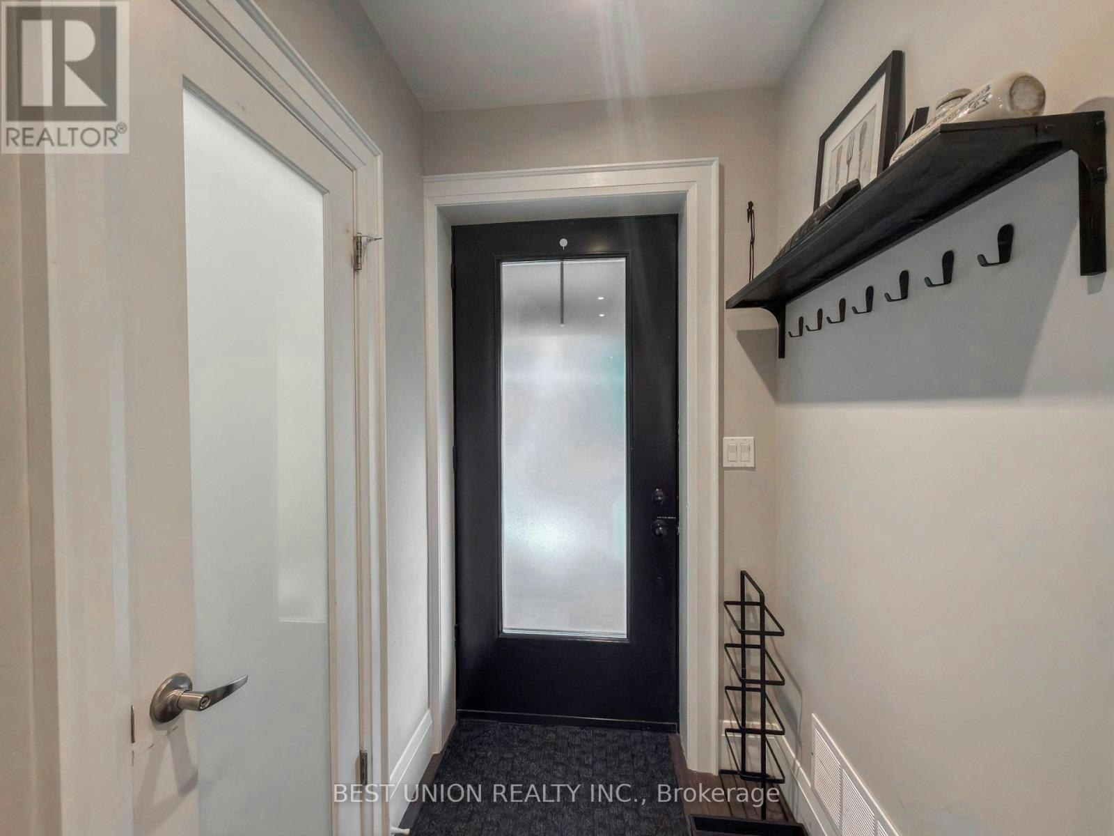 34 Maxwell Avenue, Toronto, ON, M5P 2B5 - 3