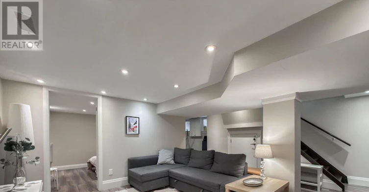 34 Maxwell Avenue, Toronto, ON, M5P 2B5 - 35