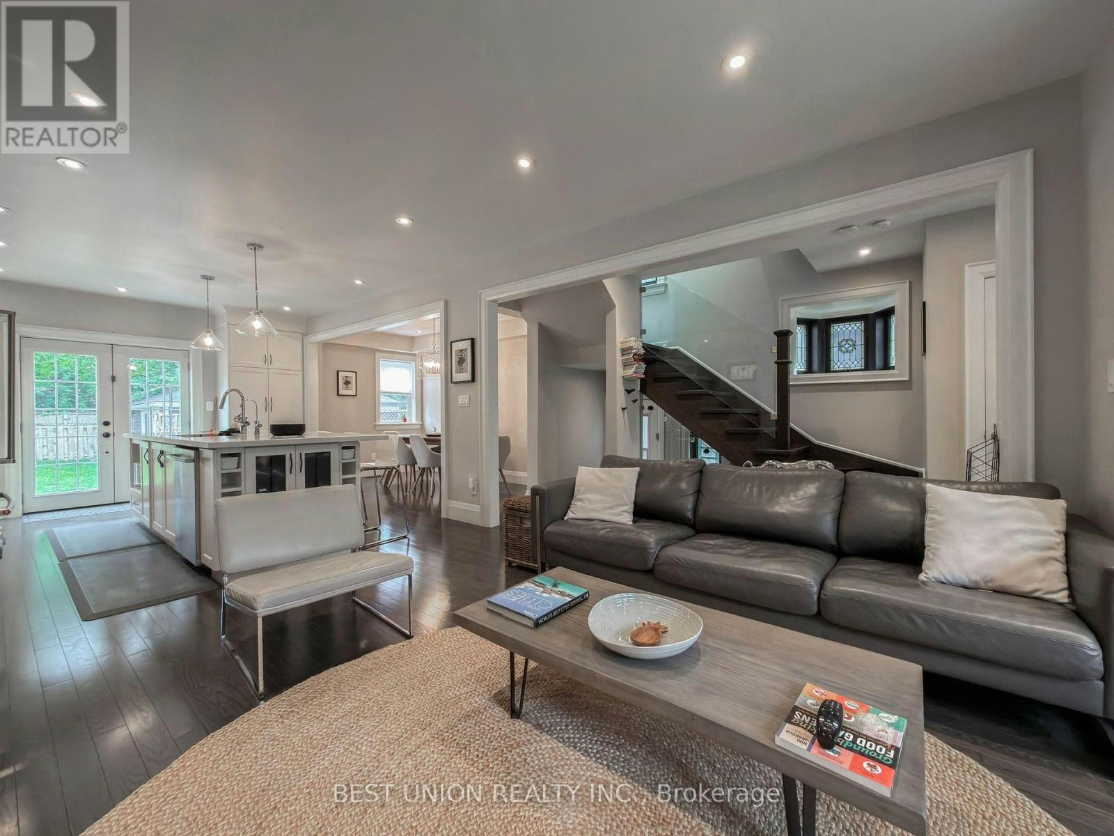 34 Maxwell Avenue, Toronto, ON, M5P 2B5 - 5