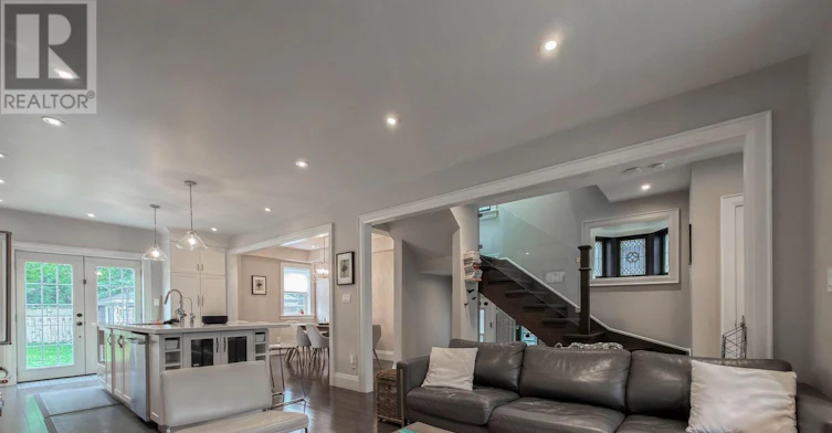 34 Maxwell Avenue, Toronto, ON, M5P 2B5 - 5