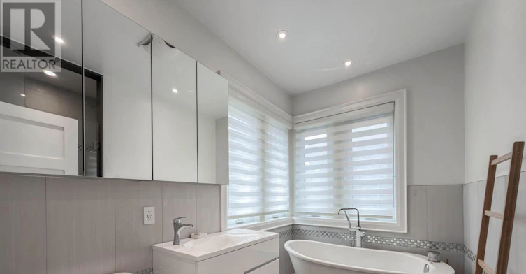 34 Maxwell Avenue, Toronto, ON, M5P 2B5 - 23