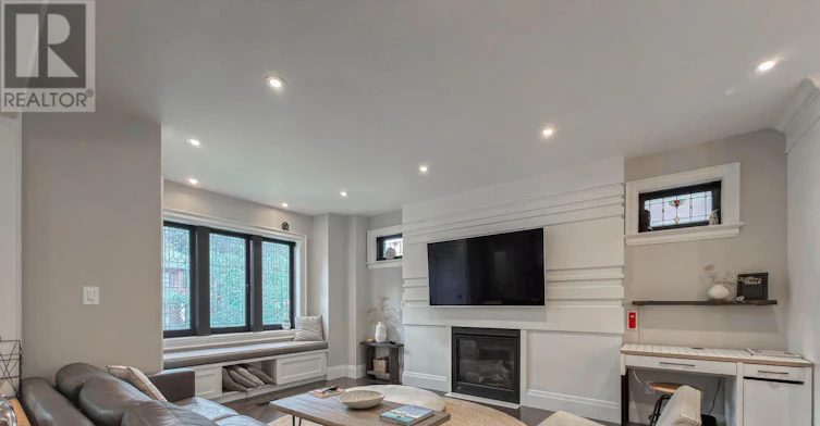 34 Maxwell Avenue, Toronto, ON, M5P 2B5 - 6