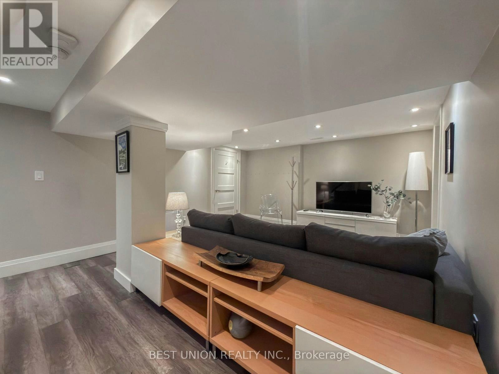 34 Maxwell Avenue, Toronto, ON, M5P 2B5 - 34