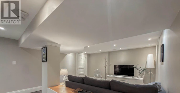 34 Maxwell Avenue, Toronto, ON, M5P 2B5 - 34