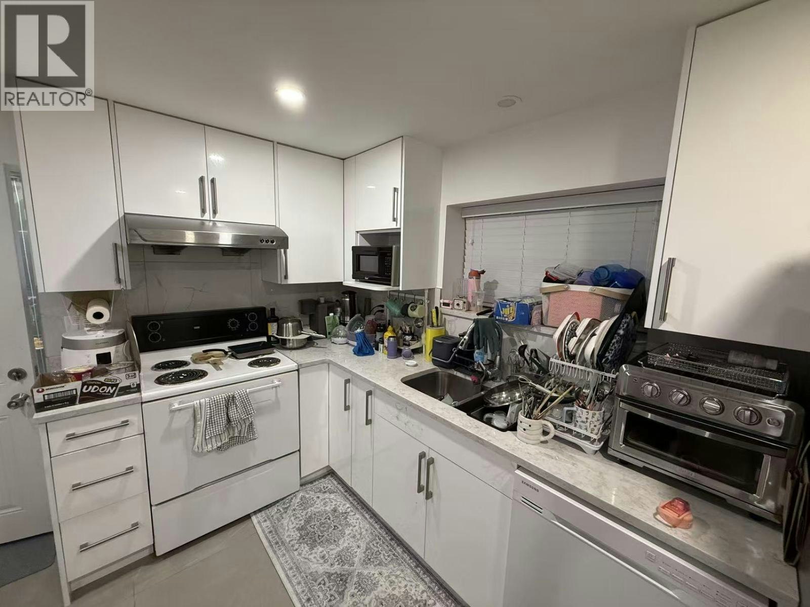 682 Sperling Avenue, Burnaby, BC, V5B 4H5