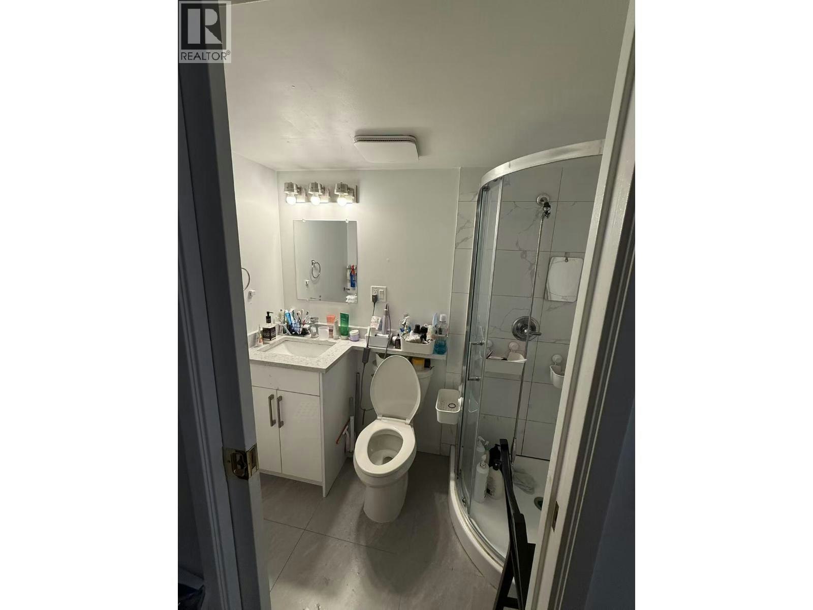 682 Sperling Avenue, Burnaby, BC, V5B 4H5 - 8