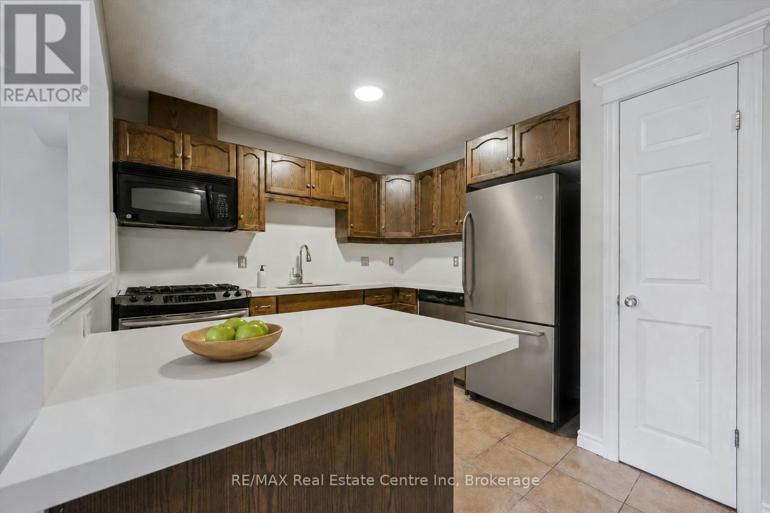 53 Washburn Drive, Guelph, ON, N1E 0B2 - 4