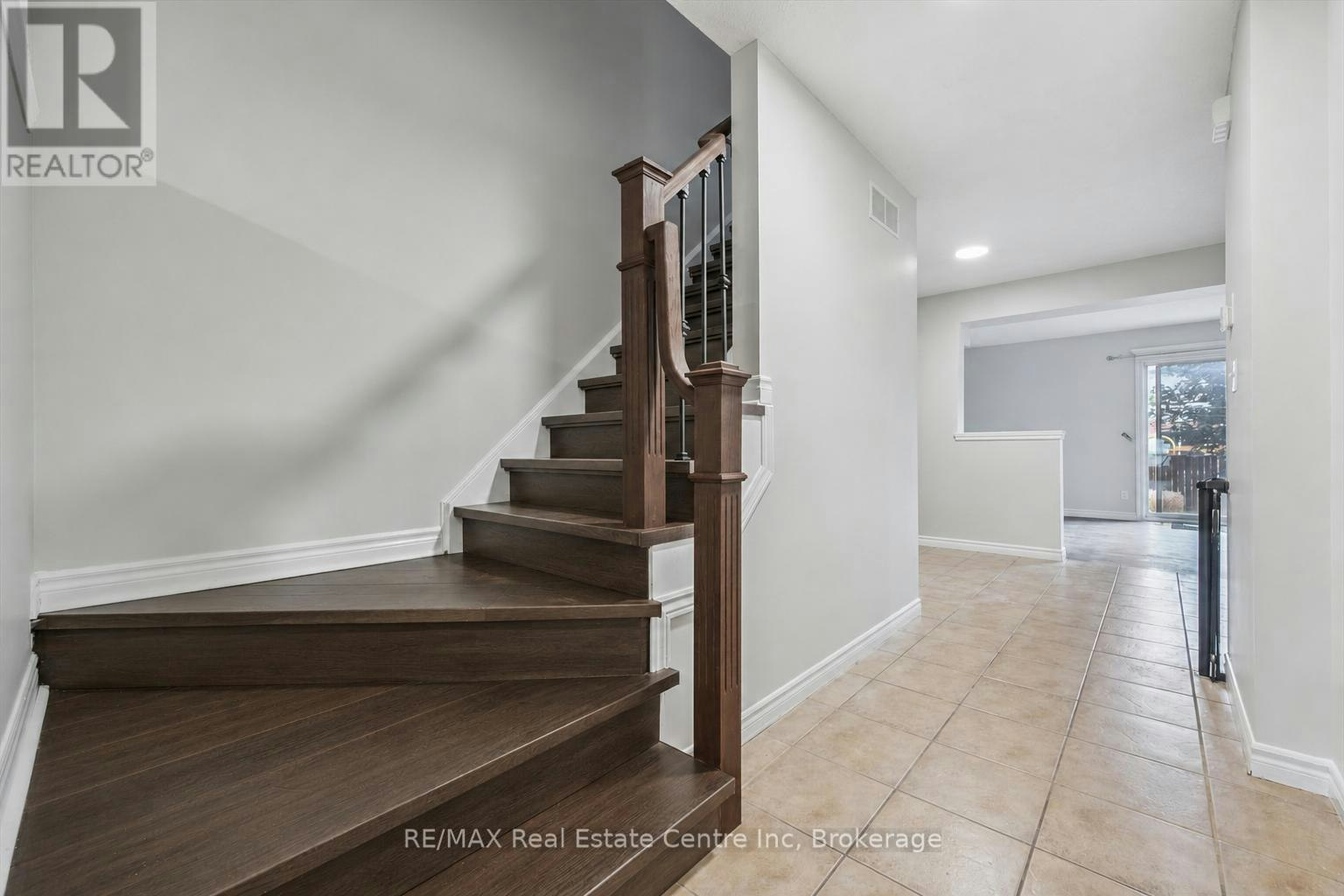 53 Washburn Drive, Guelph, ON, N1E 0B2 - 8