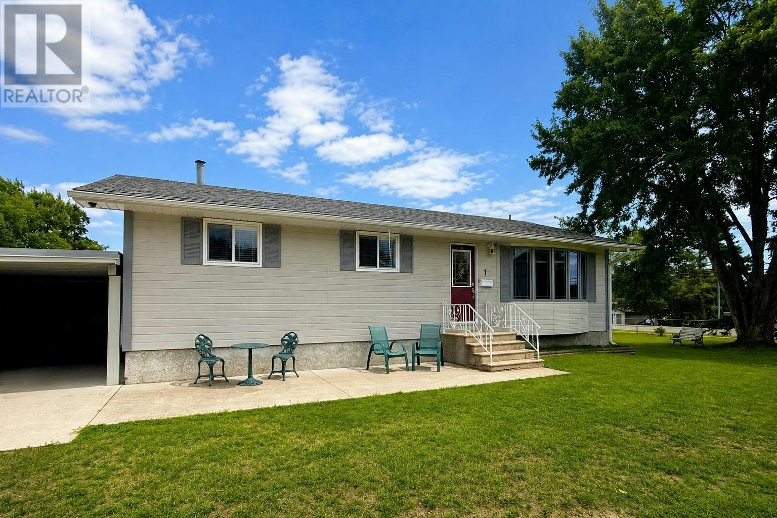 1 Kirkpatrick Avenue, Kenora, ON, P9N 4K5