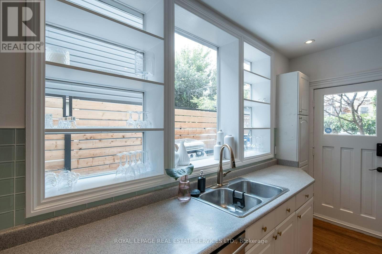 8 Henderson Avenue, Toronto, ON, M6J 2B7 - 6