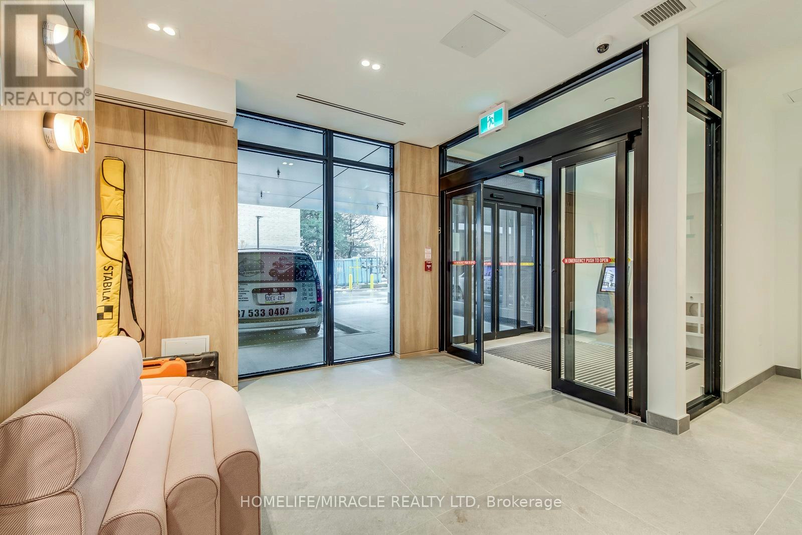 109-801 The Queensway, Toronto, ON, M8Z 1N4 - 3