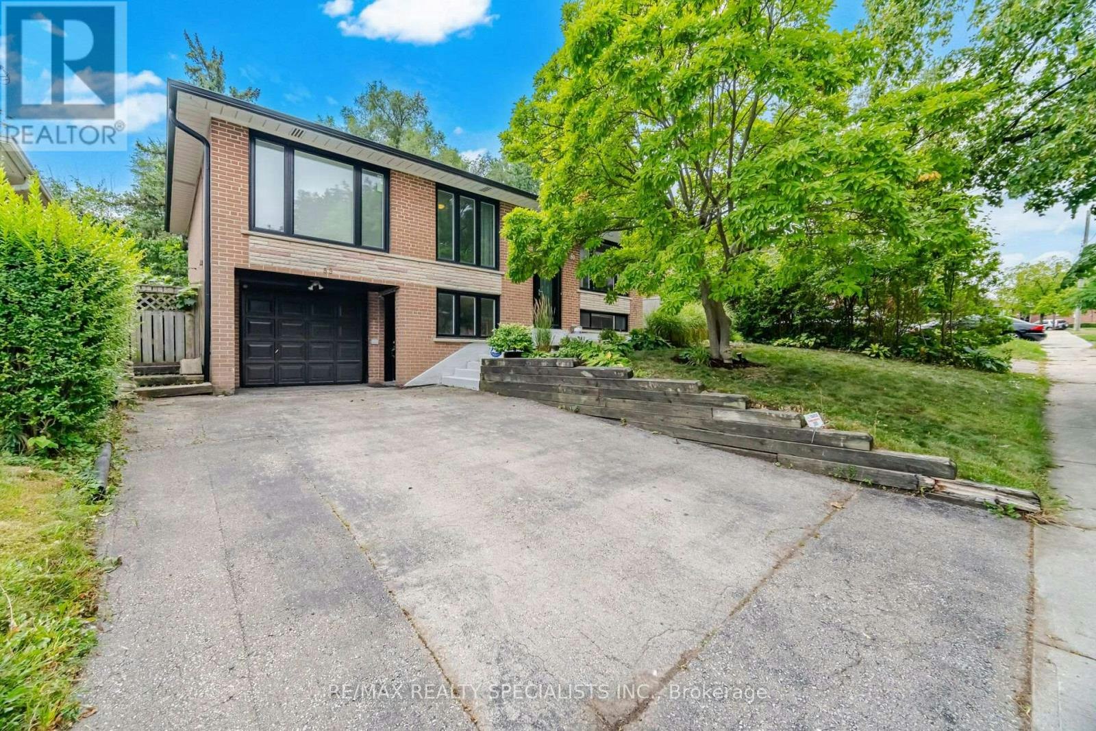 89 Alhart Drive, Toronto, ON, M9V 2N6