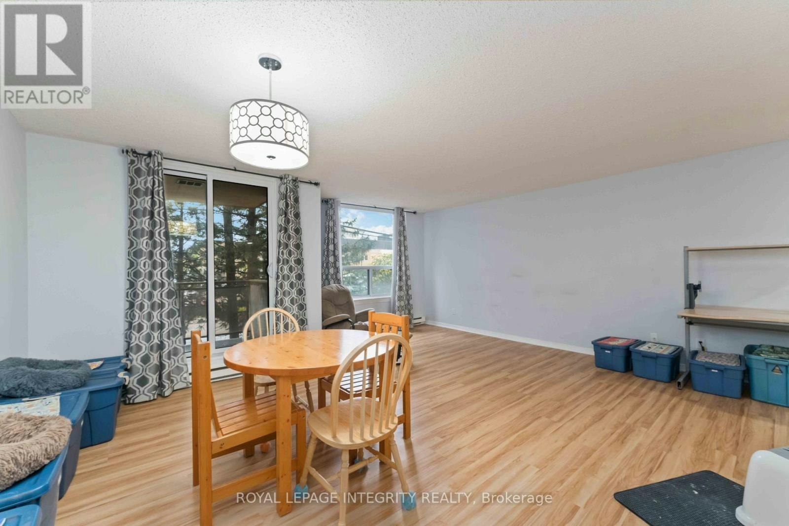 208-215 Parkdale Avenue, Ottawa, ON, K1Y 4T8 - 2