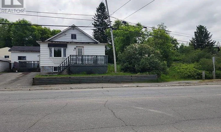 573 Government Road W