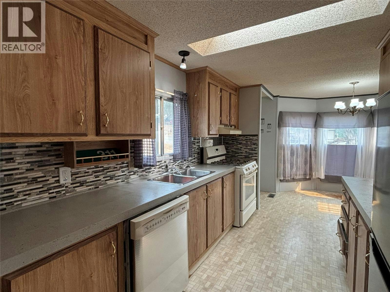 311 Mcdonald Avenue, Clinton, BC, V0K 1K0 - 6