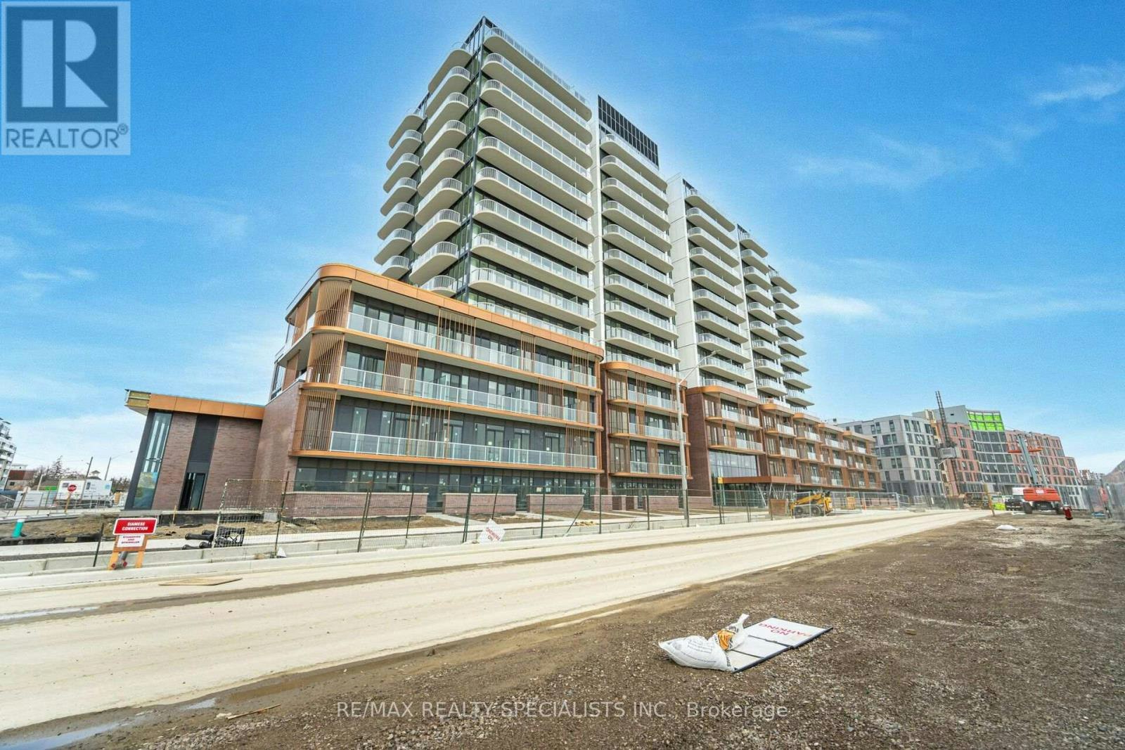313-220 Missinnihe Way, Mississauga, ON, L5M 5A7 - 2
