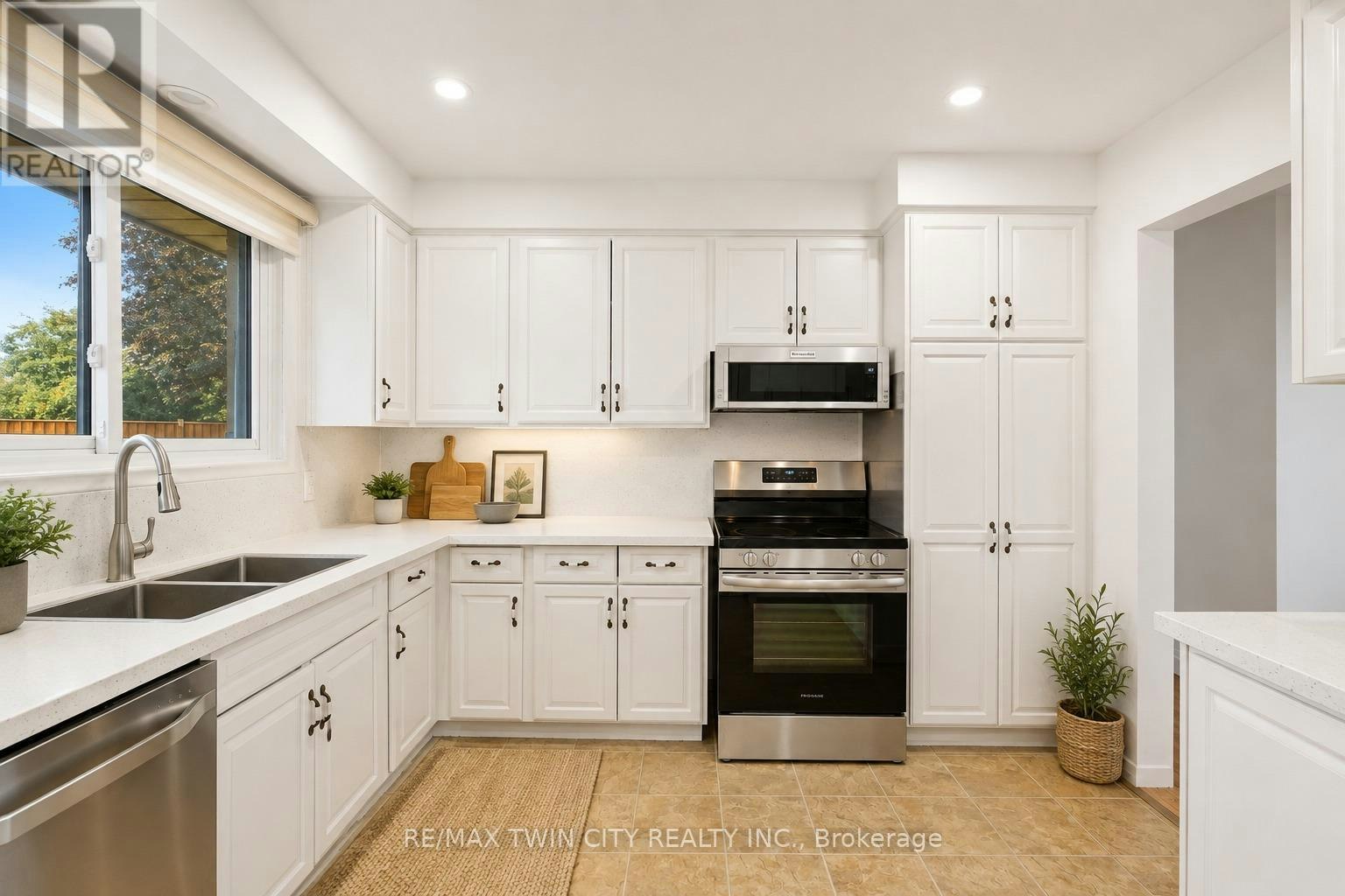 MAIN-58 Tupper Crescent, Kitchener, ON, N2B 2X9 - 10