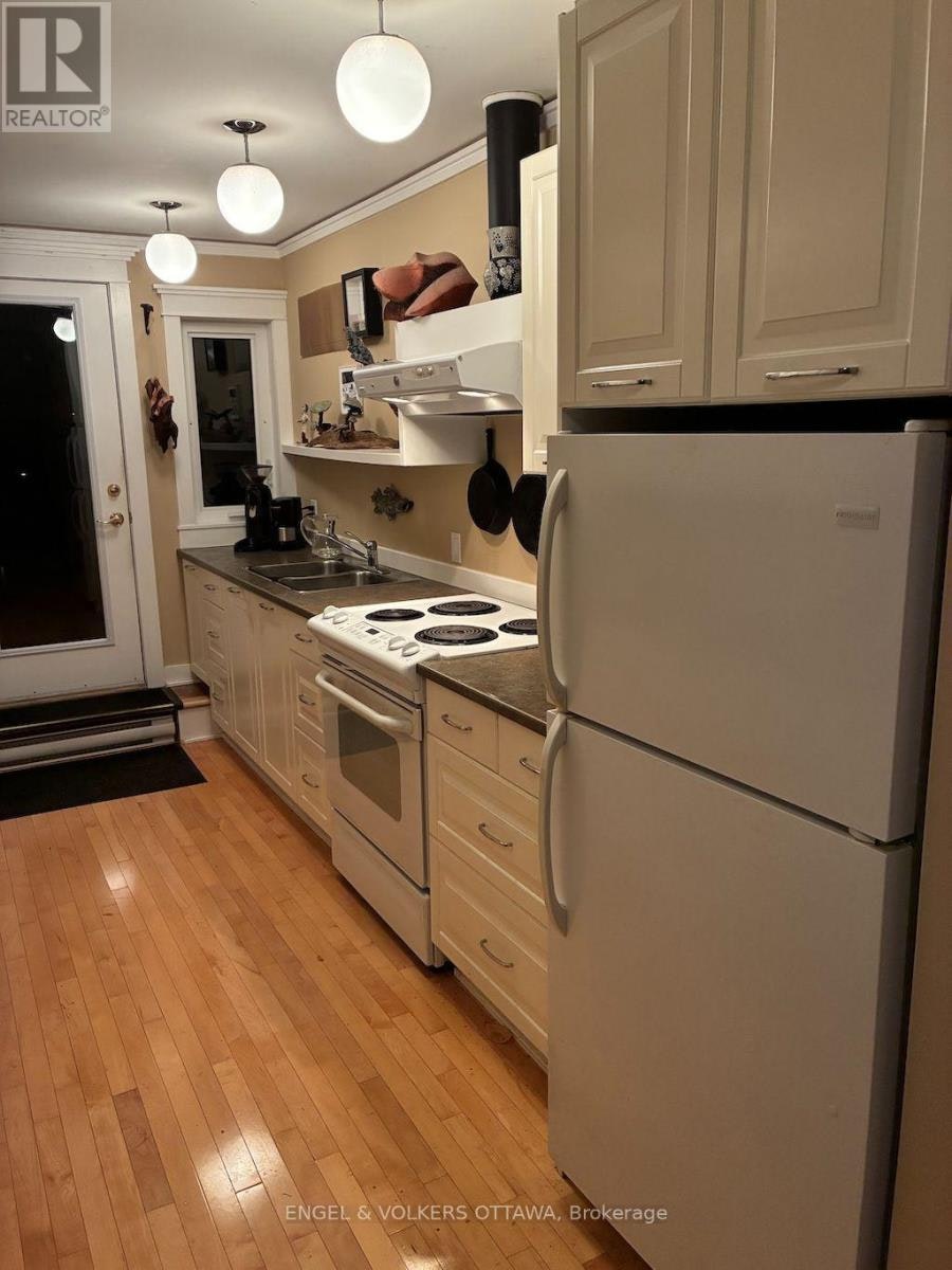 190 James Street, Ottawa, ON, K1R 5M7 - 2