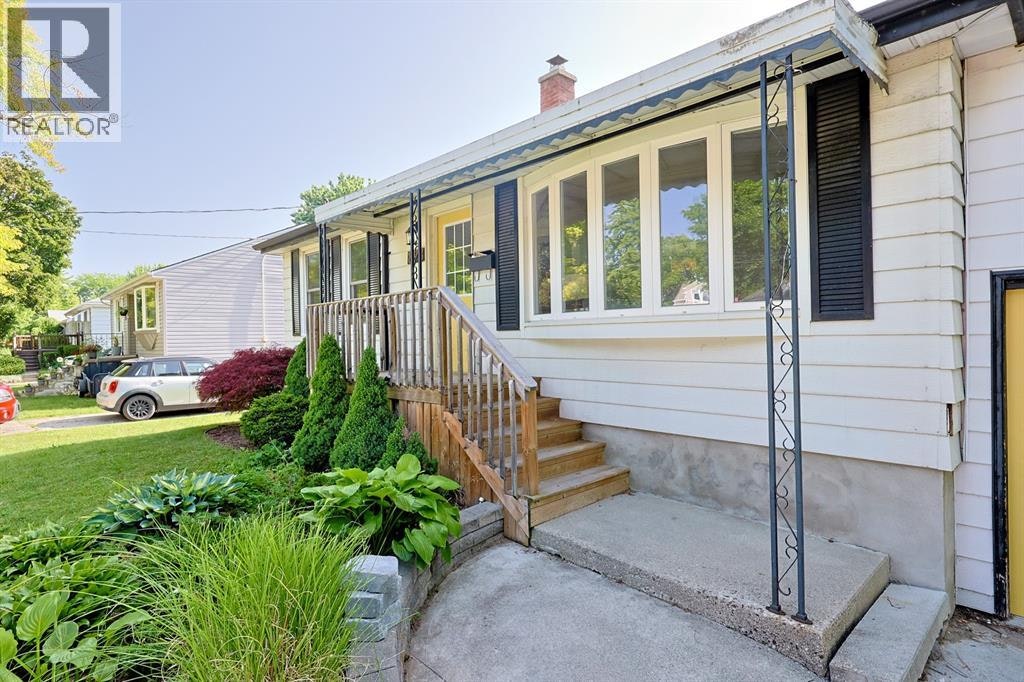898 Grandview Avenue, Sarnia, ON, N7V 3X2 - 3