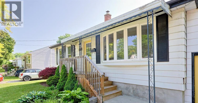 898 Grandview Avenue, Sarnia, ON, N7V 3X2 - 3