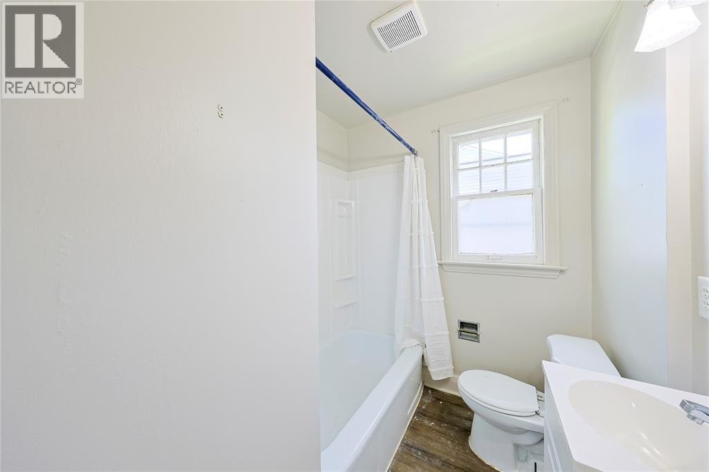 898 Grandview Avenue, Sarnia, ON, N7V 3X2 - 9