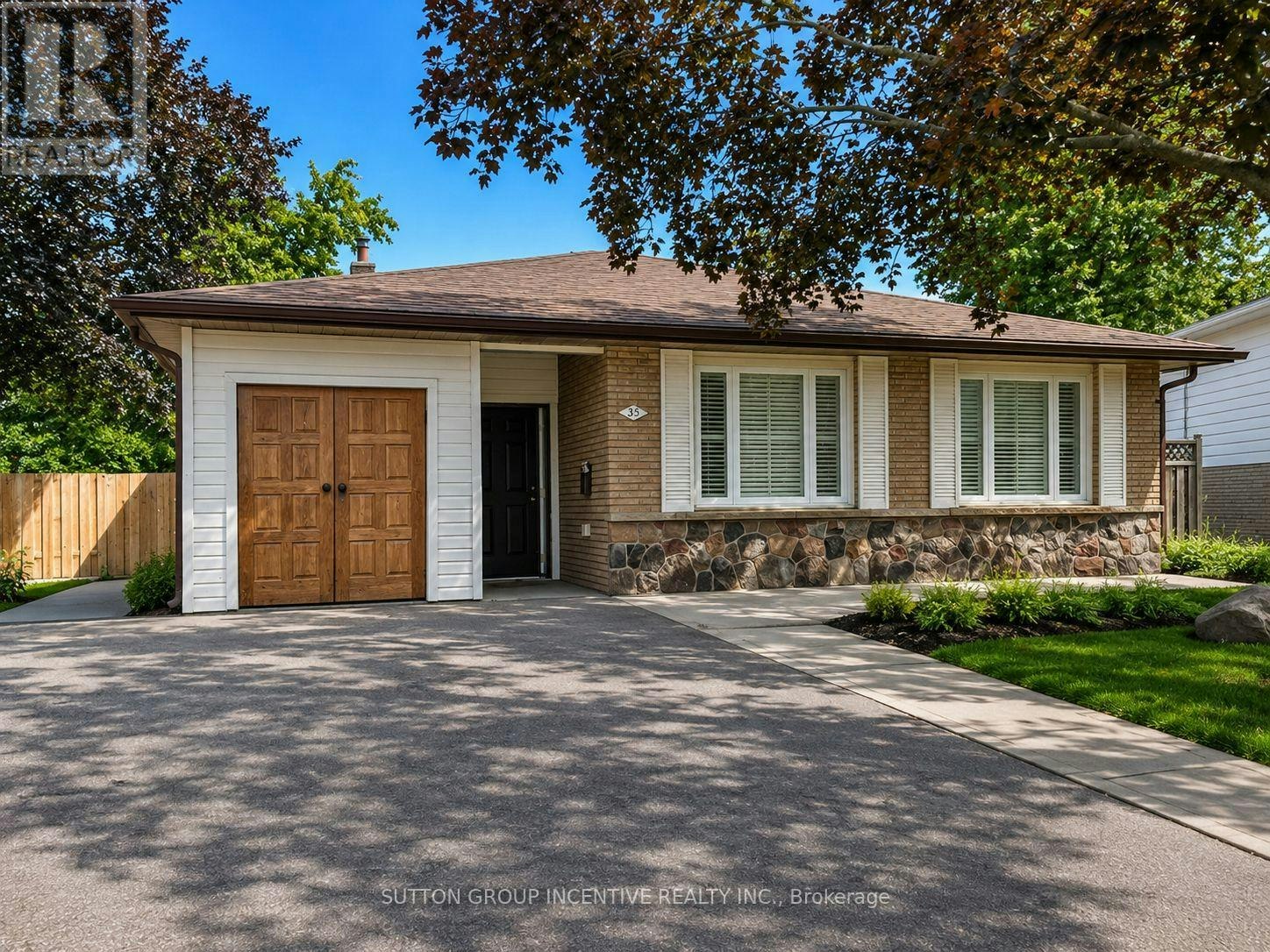 35 Davies Crescent, Barrie, ON, L4M 2M4