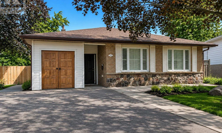 35 Davies Crescent
