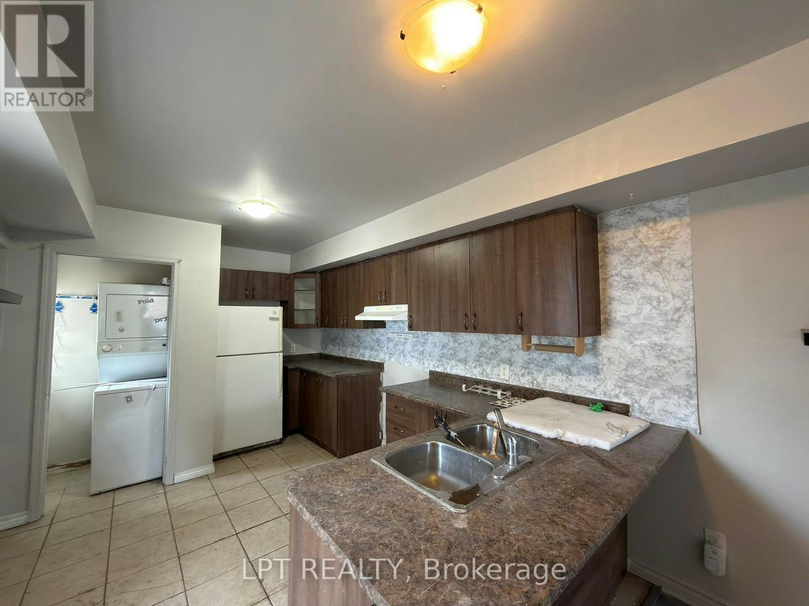 37 Elizabeth Street N, Brampton, ON, L6X 1S3 - 2