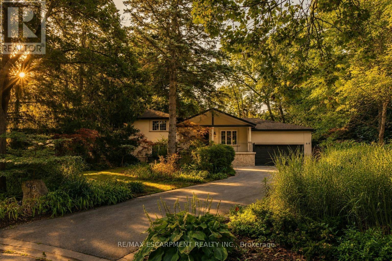 1063 Greenoaks Drive, Mississauga, ON, L5J 3A1