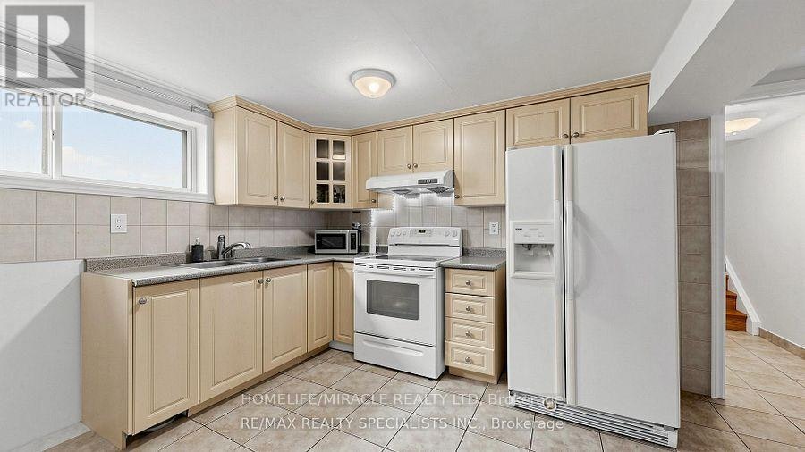 7444 Homeside Gardens Bsmt, Mississauga, ON, L4T 2A7 - 3