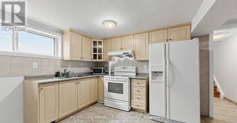 7444 Homeside Gardens Bsmt, Mississauga, ON, L4T 2A7 - 3