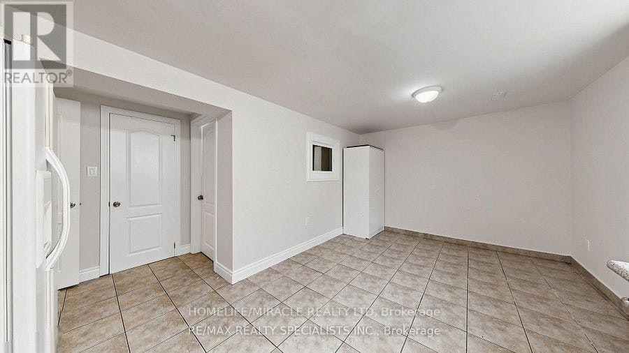 7444 Homeside Gardens Bsmt, Mississauga, ON, L4T 2A7 - 4