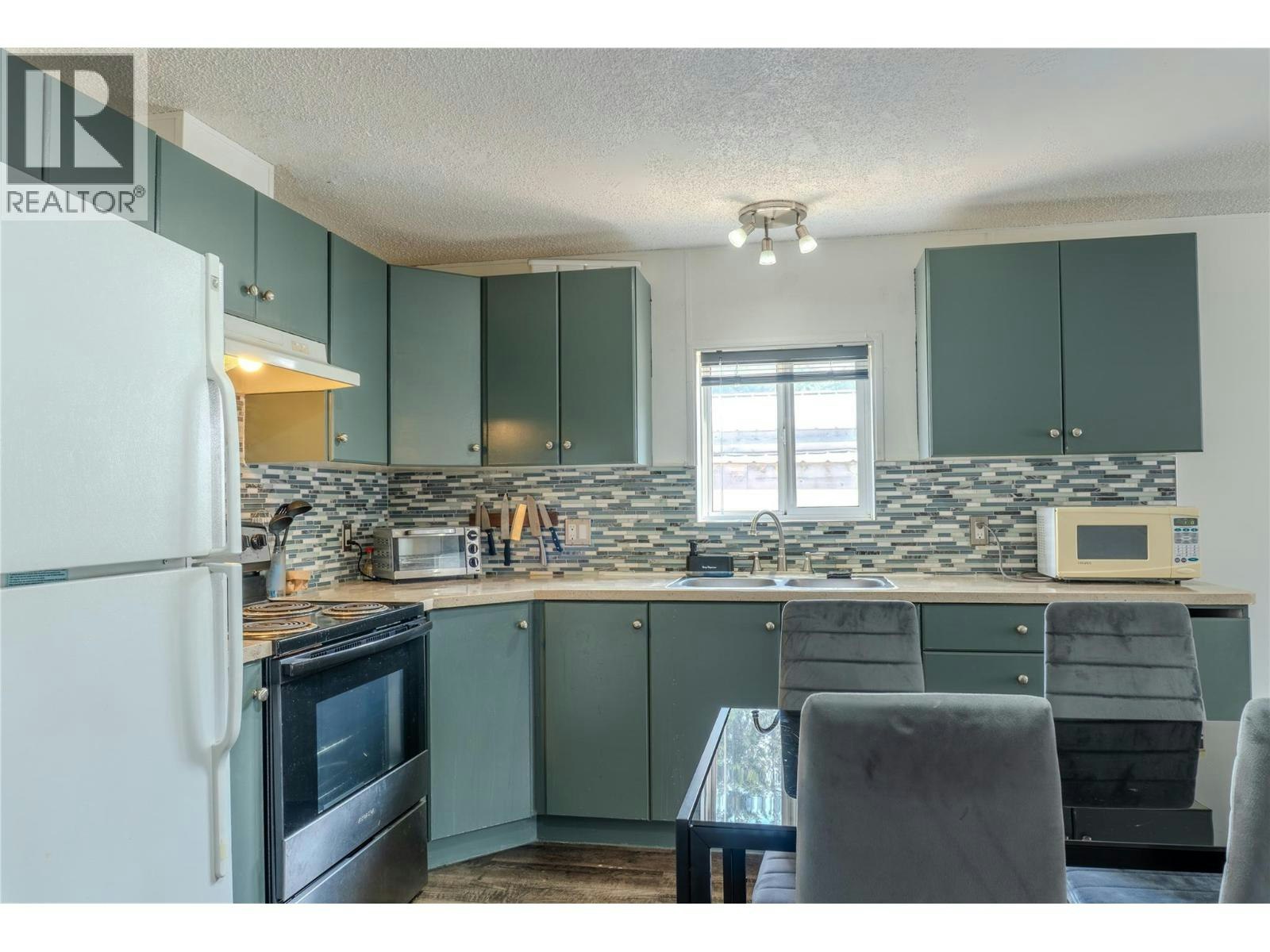 10-606 Edward Street, Revelstoke, BC, V0E 2S0
