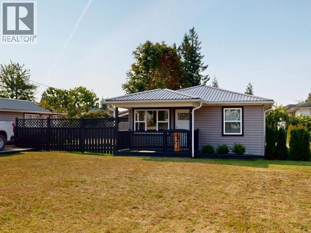 6938 Courtenay Street, Powell River, BC