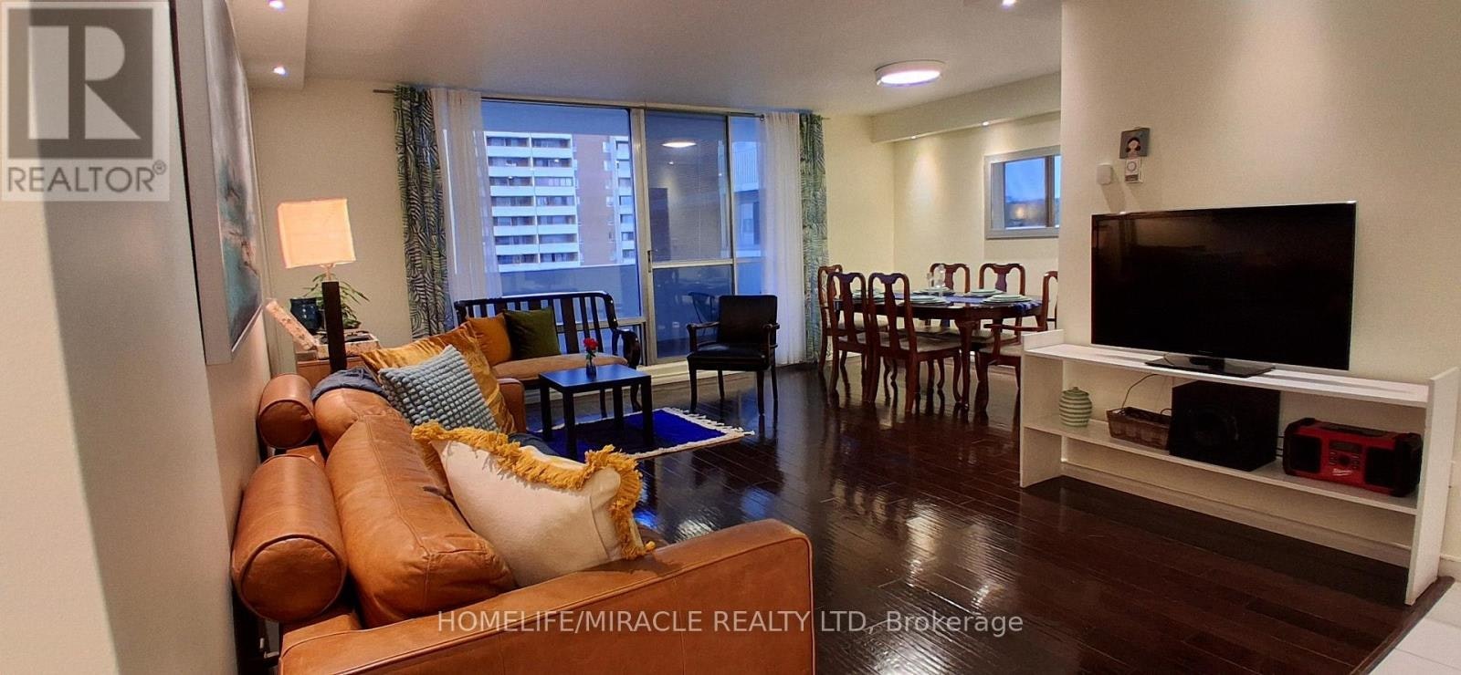 1618-1 Massey Square, Toronto, ON, M4C 5L4