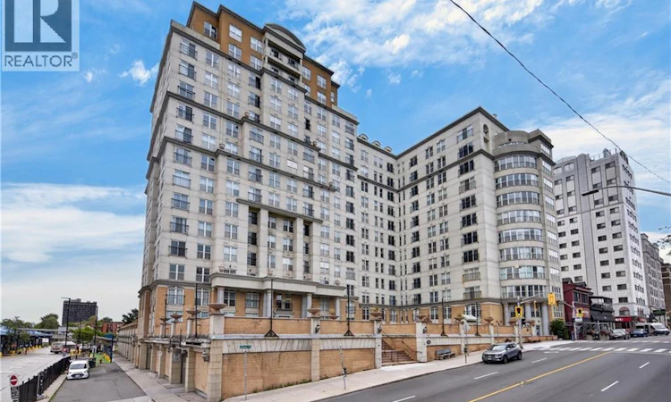 408-135 James Street S