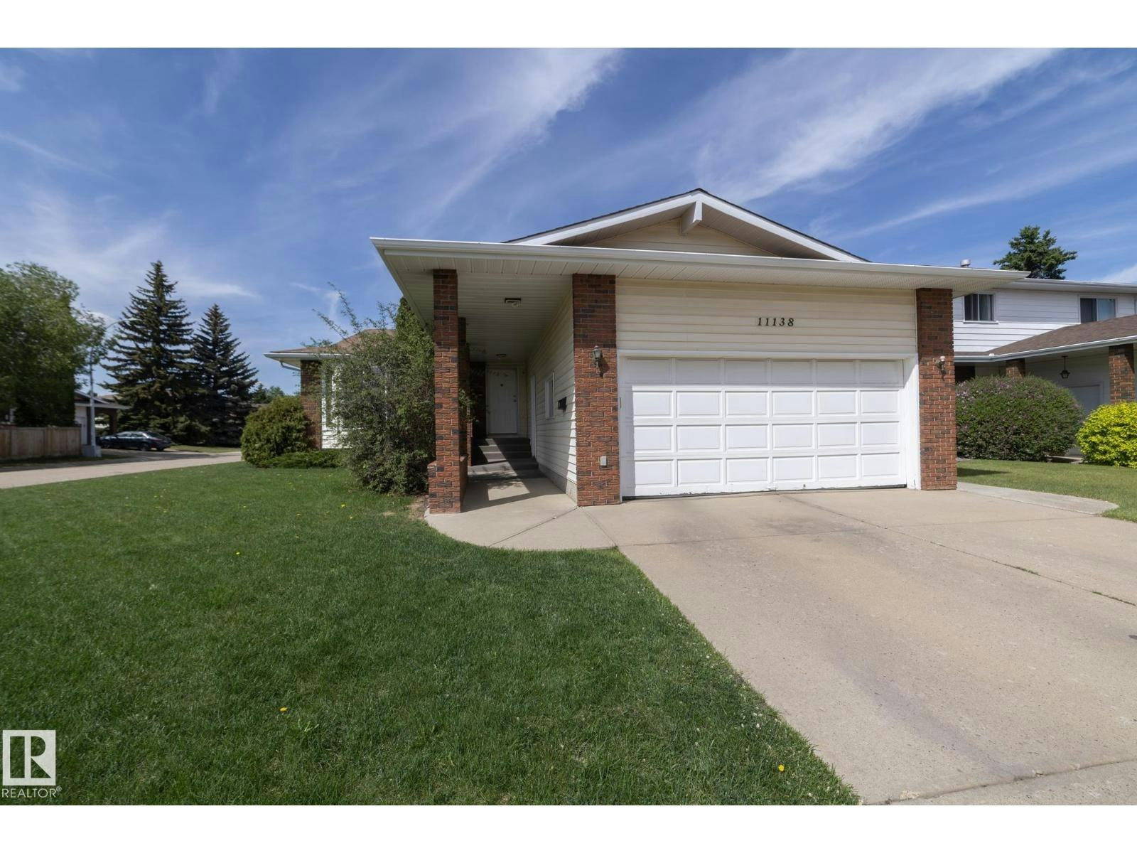 11138 30 Avenue NW, Edmonton, AB, T6J 3Y6