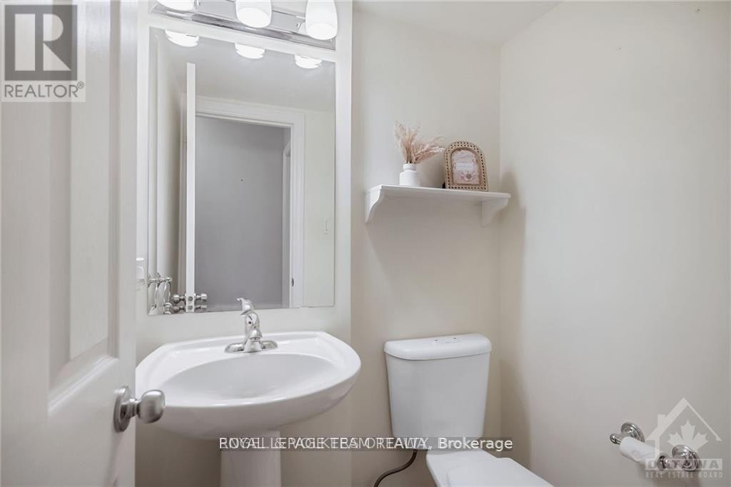 2-46 Barnstone Drive, Ottawa, ON, K2G 4R6 - 18