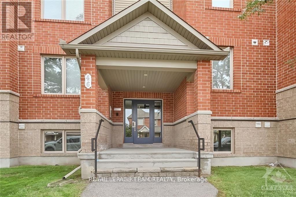 2-46 Barnstone Drive, Ottawa, ON, K2G 4R6 - 2