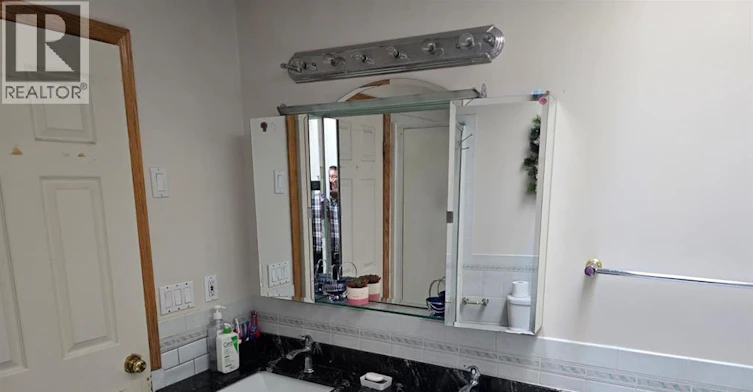 UPPER-2636 Fleming Court, Windsor, ON, N9E 4P1 - 12