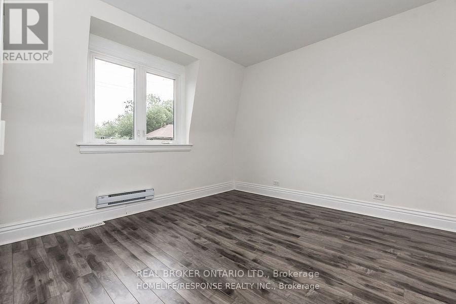 UPPER-20 Golden Avenue, Toronto, ON, M6R 2J4 - 10