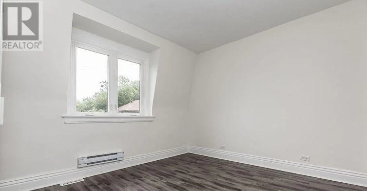 UPPER-20 Golden Avenue, Toronto, ON, M6R 2J4 - 10