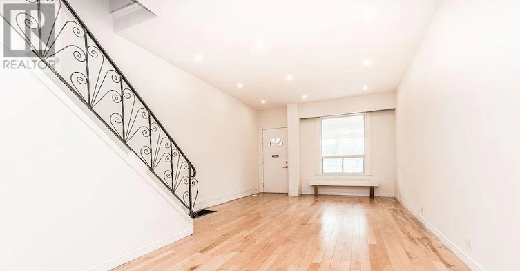 UPPER-20 Golden Avenue, Toronto, ON, M6R 2J4 - 2