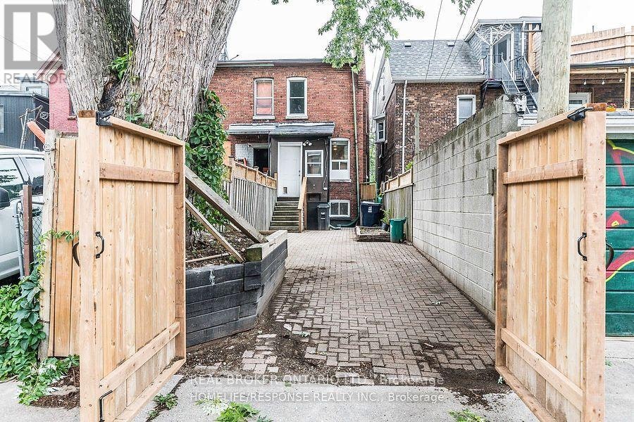 UPPER-20 Golden Avenue, Toronto, ON, M6R 2J4 - 18