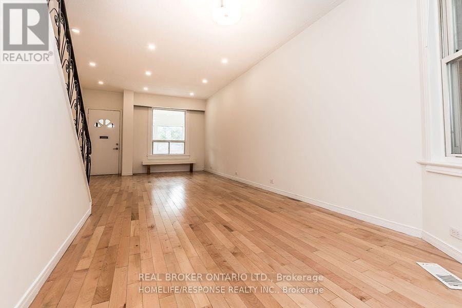 UPPER-20 Golden Avenue, Toronto, ON, M6R 2J4 - 4
