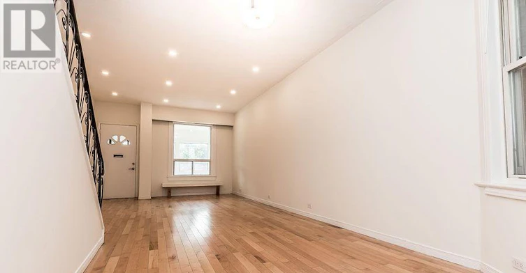 UPPER-20 Golden Avenue, Toronto, ON, M6R 2J4 - 4